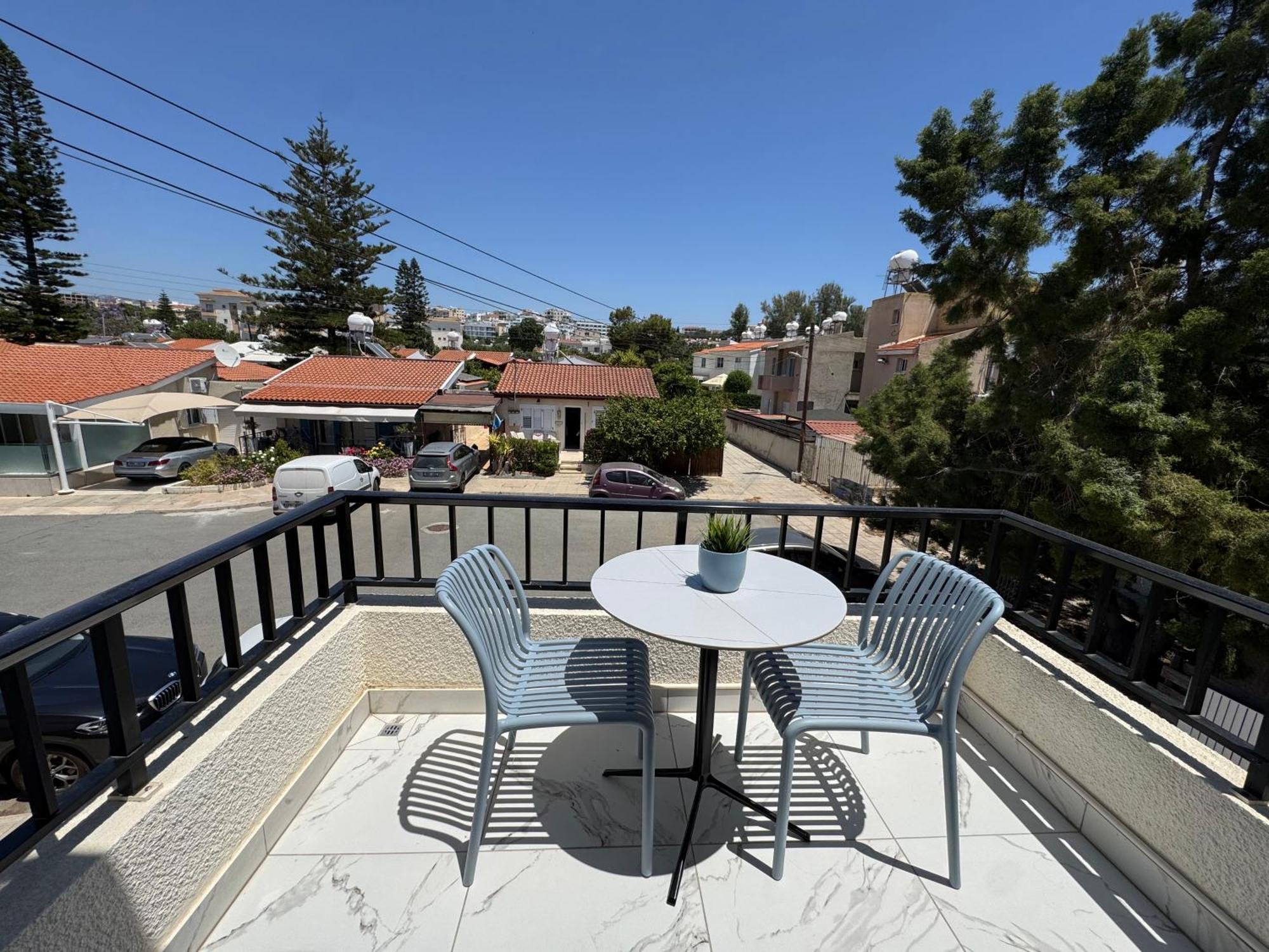 Newly Renovated 2 Bedroom With Pool & Seaview Appartement *